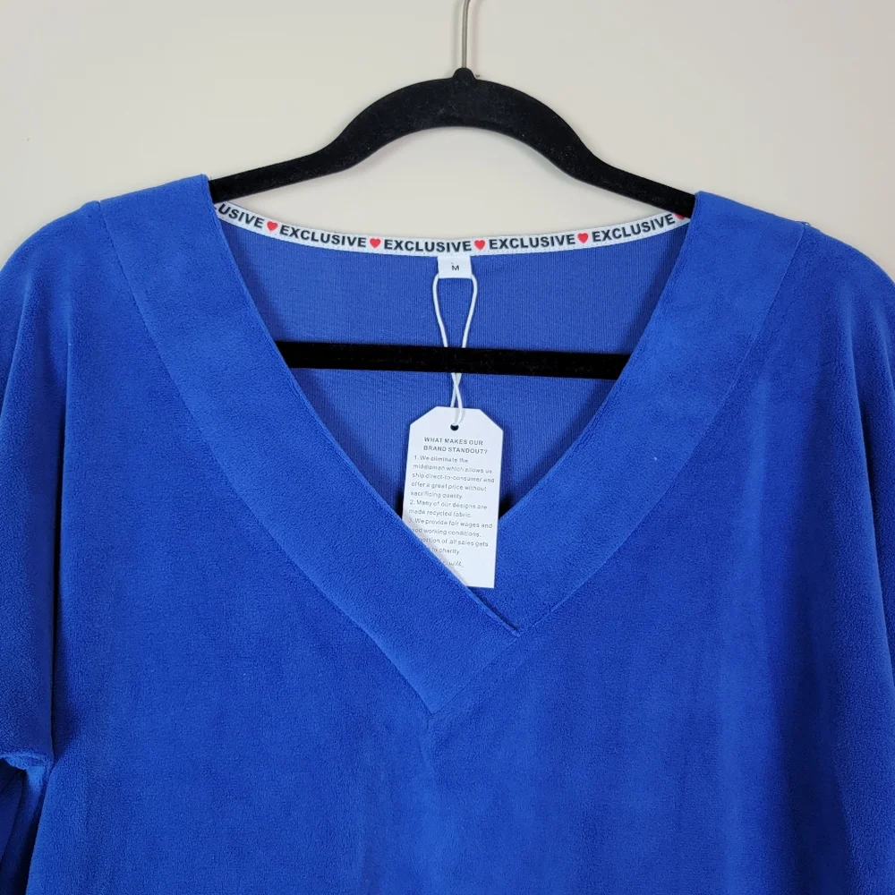 Exclusive‎ Blue v neck fleece cozy sweater top Womens Sz Medium